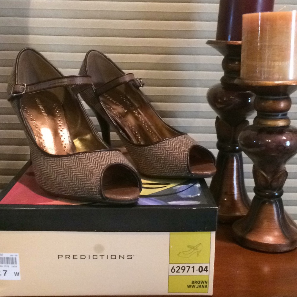 Shoes - Picture 2 of 7